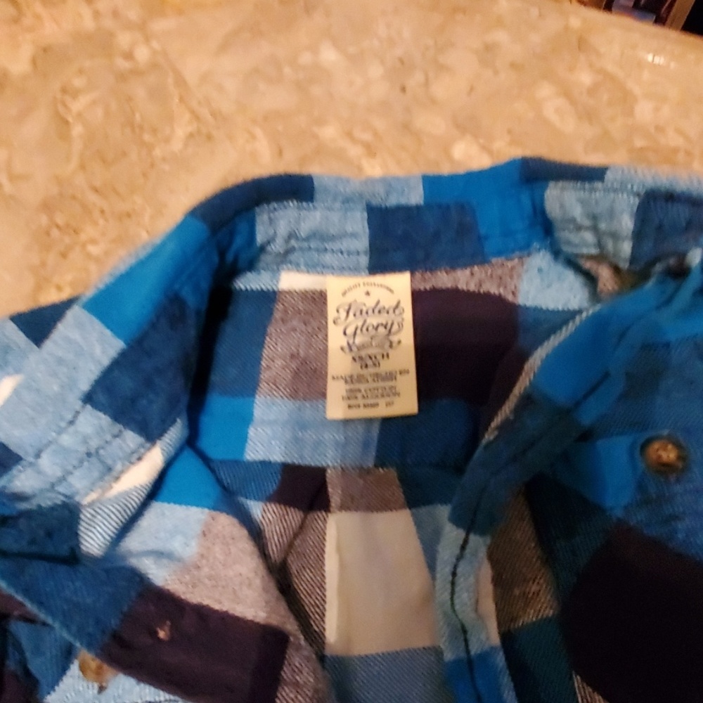 2 button ups - Picture 5 of 5